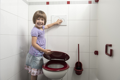 Die Bauhöhe des WCs muss auf die Größe der Kinder abgestimmt sein.