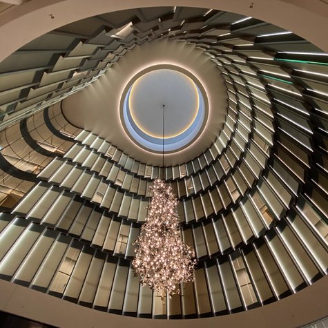 Das Atrium des Hotels The Fontenay in Hamburg. Copyright: privat