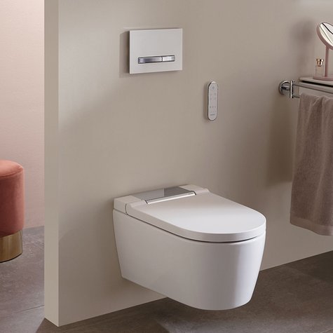 Strahlend sauberes Geberit AquaClean Dusch-WC.