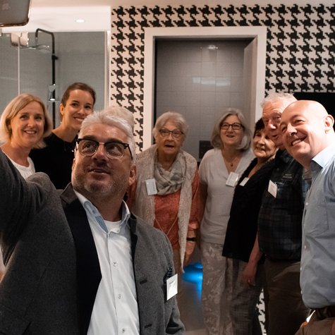 Scouts von Feierabend.de testen das Geberit AquaClean Dusch-WC im Radisson Blu.