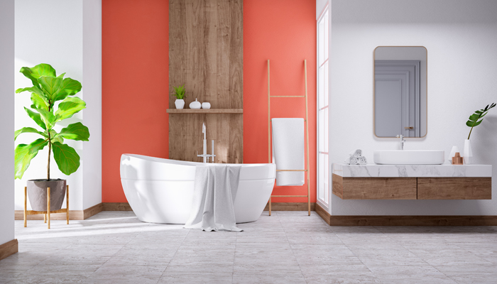 Helles Badezimmer mit Farbakzent in der Pantone-Farbe des Jahres: Living Coral. 