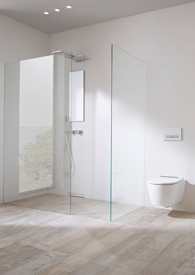 Die bodenebene Dusche aus der Badserie Geberit ONE ist ideal für alle Generationen.  