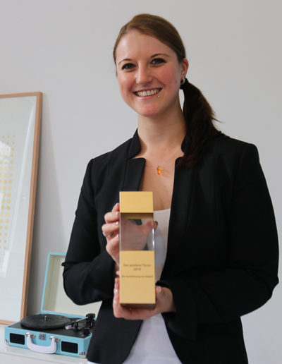 Geberit Stefanie Schwichtenberg, Geberit AquaClean, Geberit Dusch-WC, Geberit Schoenhaesslich, Geberit Blogger, Geberit der goldene Thron, Geberit Pokal, Geberit Pokalübergabe