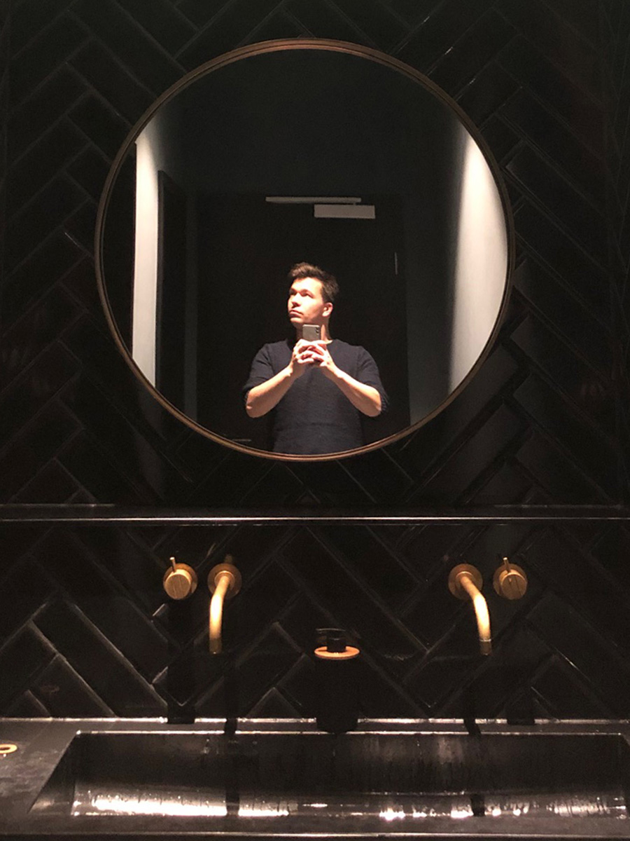 Selfie vor dem Spiegel.