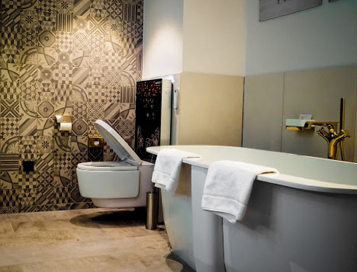 Radisson Blu, Bohemian Loft, Dusch-WC AquaClean, Geberit, Badewanne