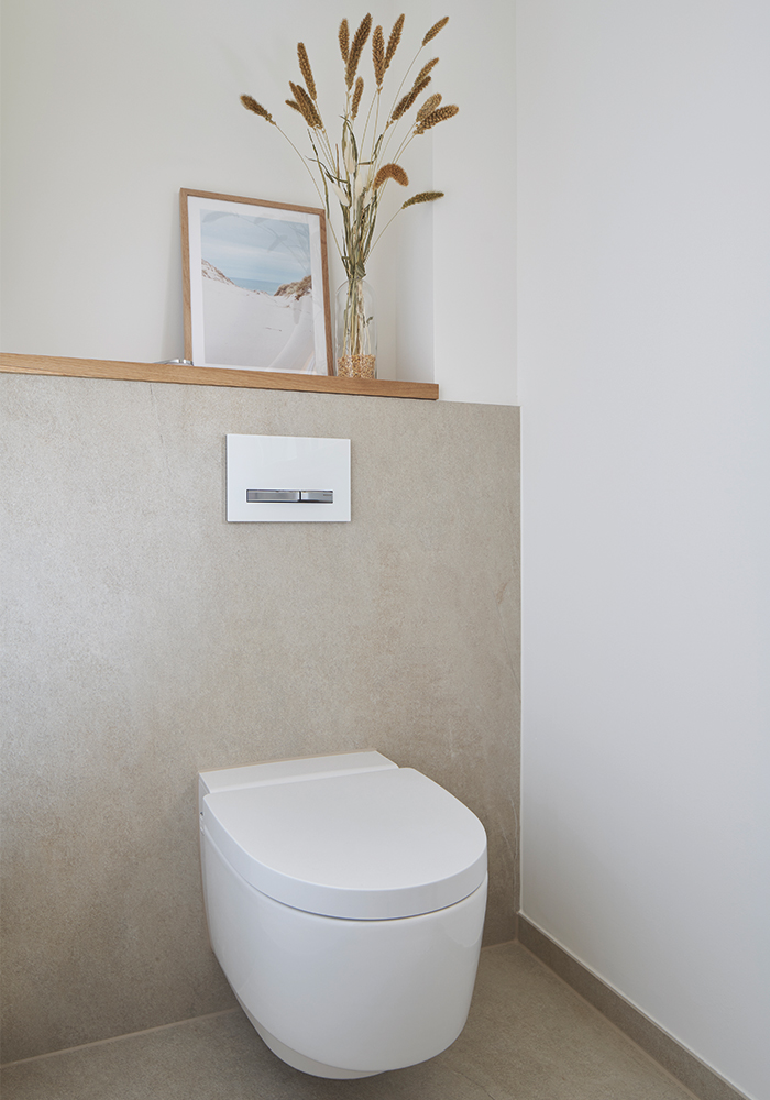 Geberit AquaClean Mera Comfort Dusch-WC im Familienbad.