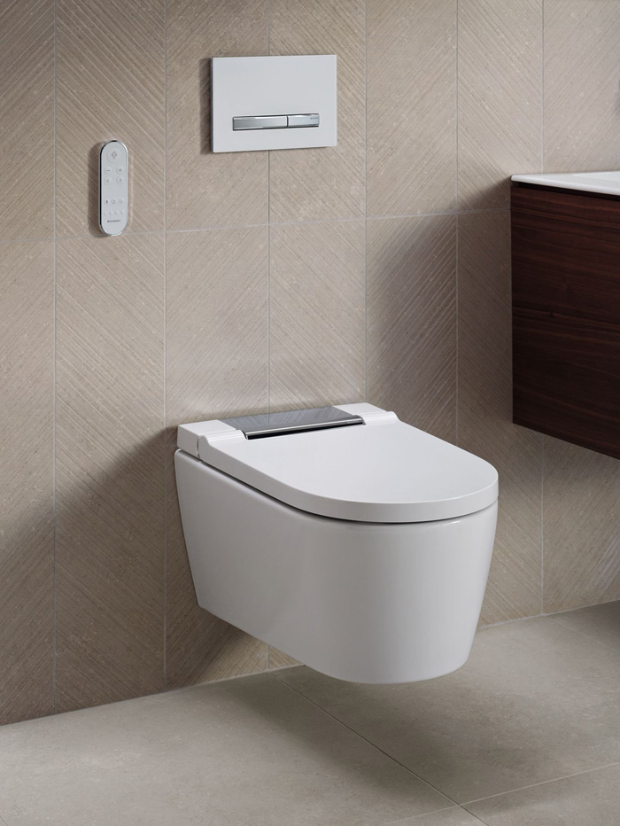 Saubere Toilette Dusch-WC Geberit AquaClean. 