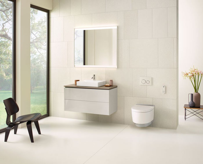 Modernes Bad mit dem Dusch-WC AquaClean Mera von Geberit. 